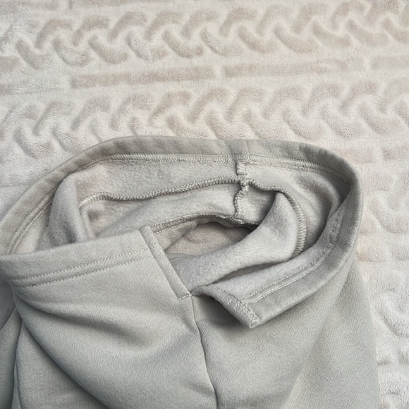 Aritzia TNA Nude Beige Lounge Shorts - Picture 4 of 8